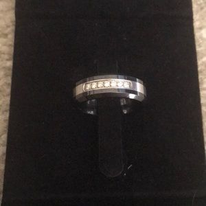 1/7 CT two tone MEN band